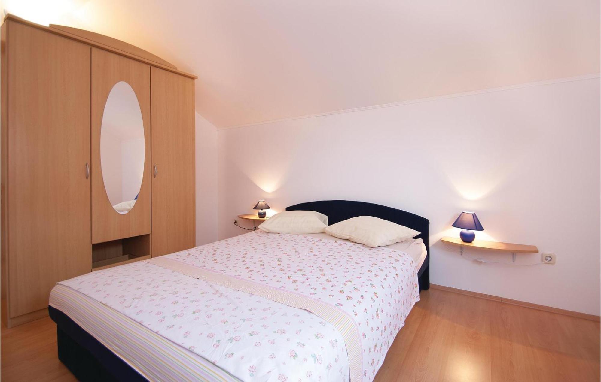 Lovely Apartment In Rovinj With Kitchen מראה חיצוני תמונה