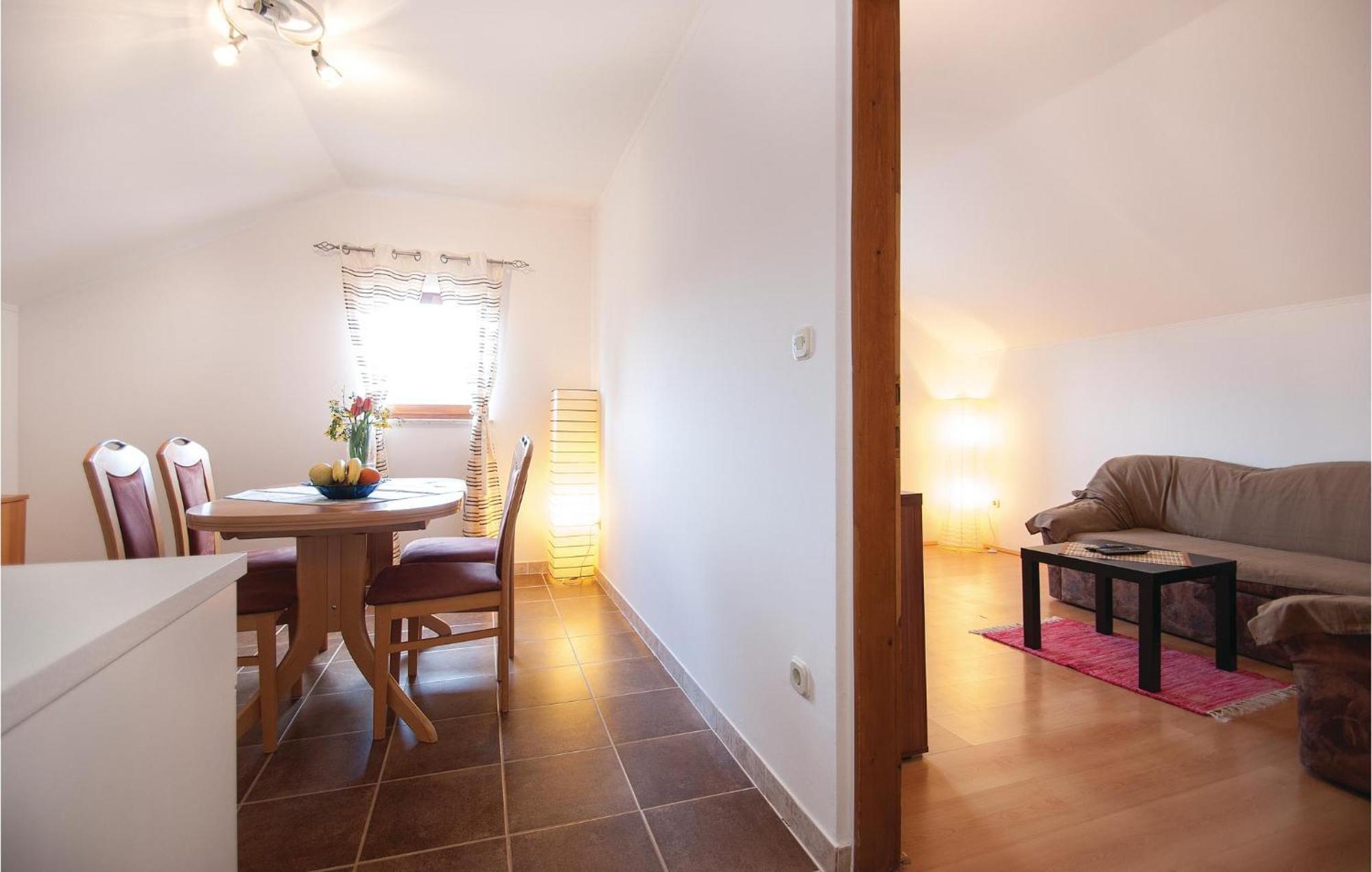 Lovely Apartment In Rovinj With Kitchen מראה חיצוני תמונה