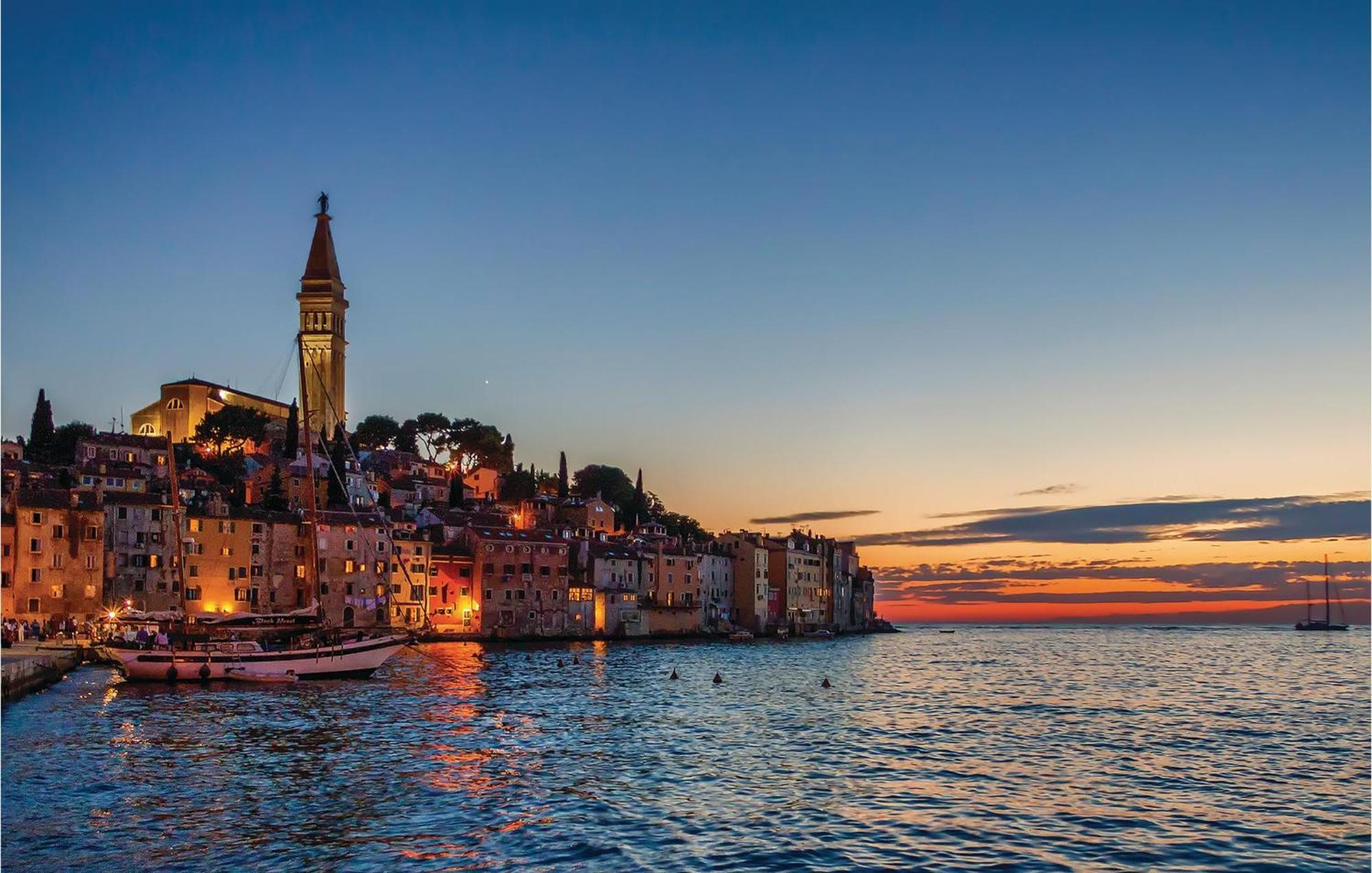 Lovely Apartment In Rovinj With Kitchen מראה חיצוני תמונה