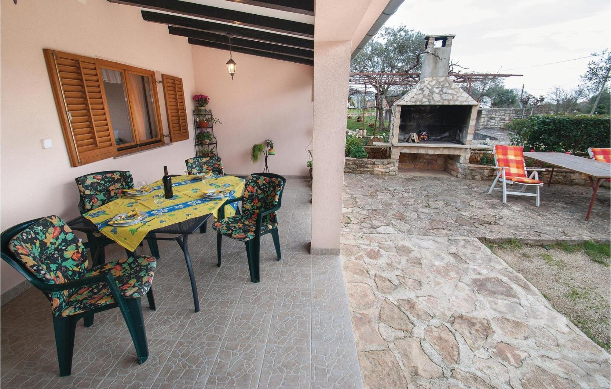 Lovely Apartment In Rovinj With Kitchen מראה חיצוני תמונה