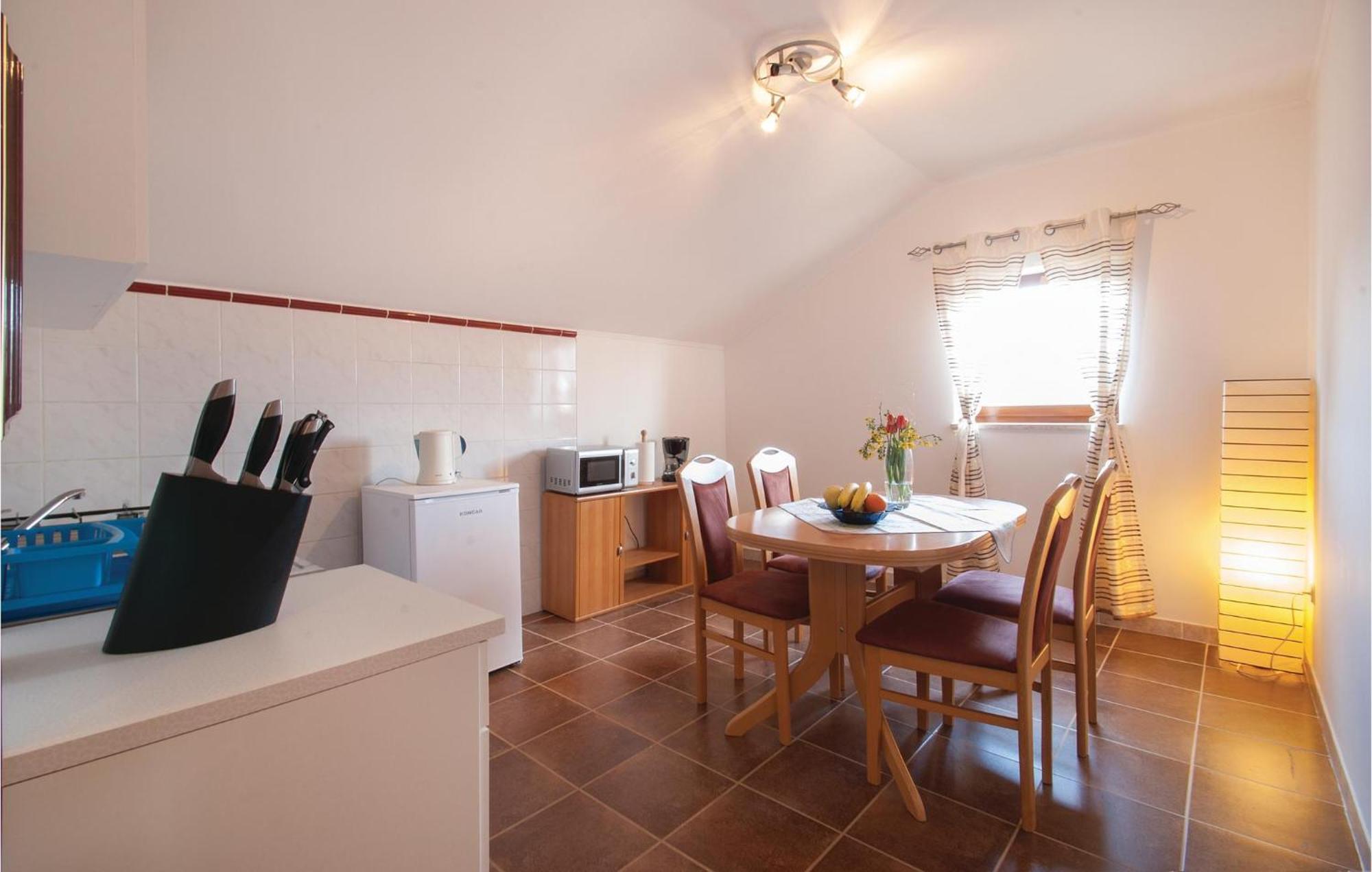 Lovely Apartment In Rovinj With Kitchen מראה חיצוני תמונה