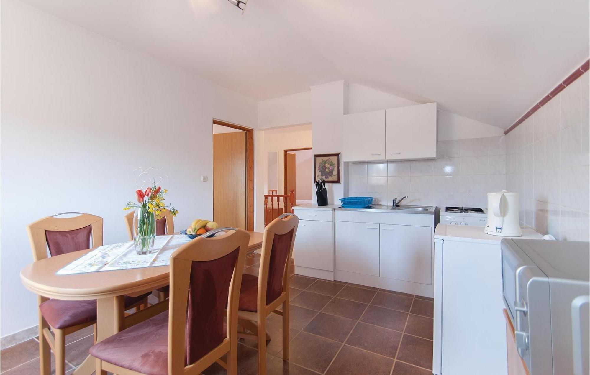 Lovely Apartment In Rovinj With Kitchen מראה חיצוני תמונה