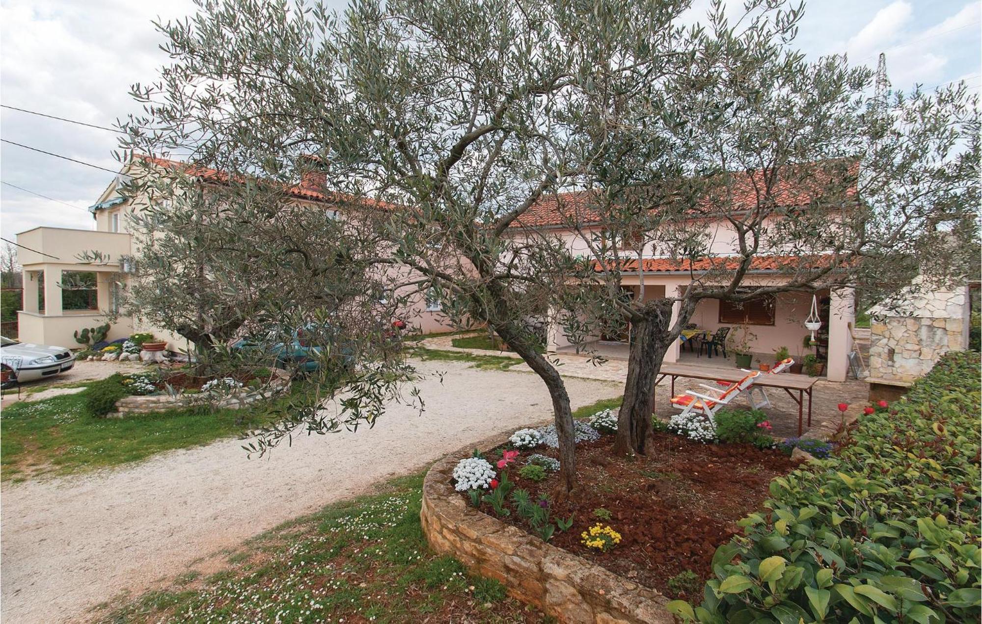 Lovely Apartment In Rovinj With Kitchen מראה חיצוני תמונה